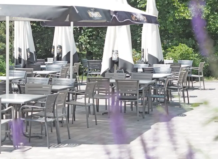 show_gruppen_Cafe_Terasse-jpg