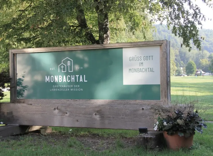 show_gruppen_Willkommenschild